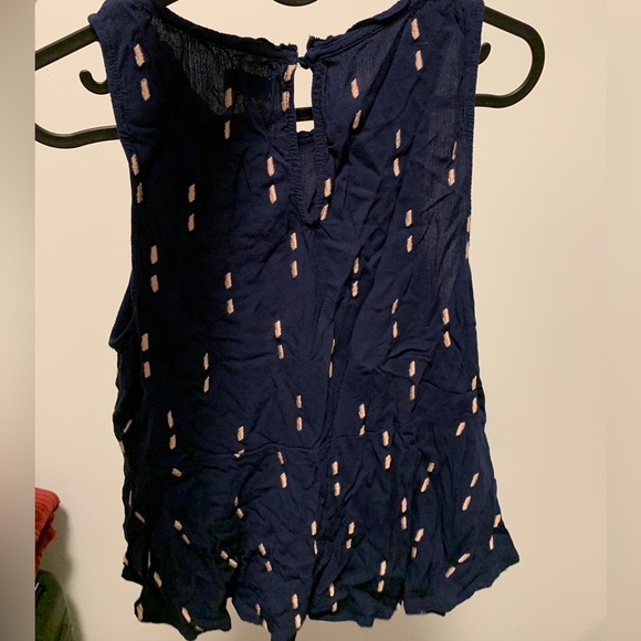 Embroidered sleeveless blouse (Barnett) - Picture 3 of 4